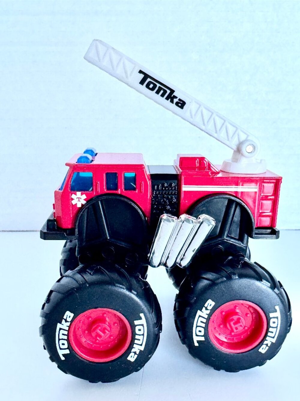Tonka Monster Metal Movers FIRE TRUCK Red White Camion de pompiers